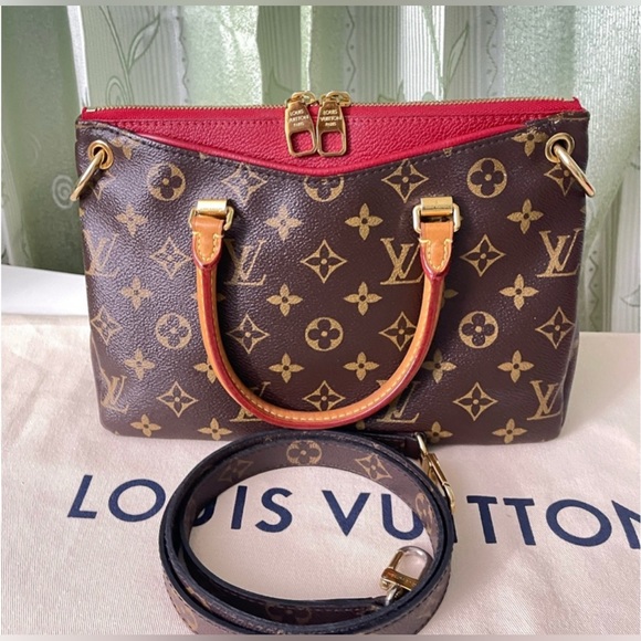 **SOLD** 💯% LOUIS VUITTON Pallas BB - EUC - Picture 3 of 13